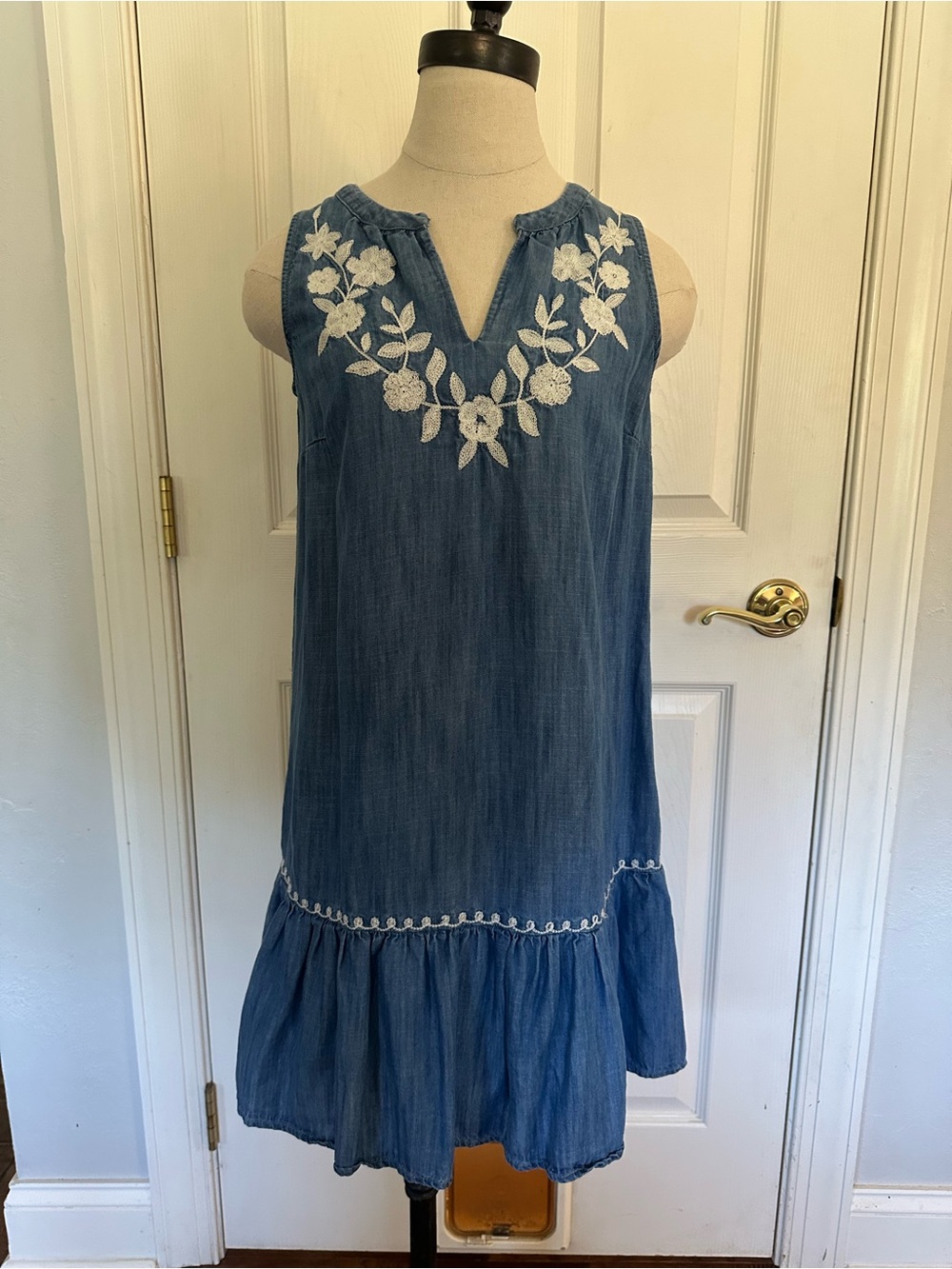 Talbots Cottagecore Blue Sleeveless Petite Embroidered Chambray Mini Dress